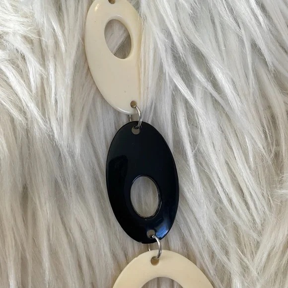 Black and white yin & Yang play dress up statement round beads plastic necklace - Picture 8 of 17